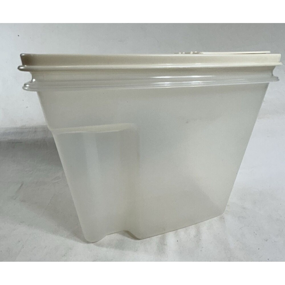 Vintage Rubbermaid Servin' Saver Cereal Keeper 13 Cups Flip Lid Almond #0091
